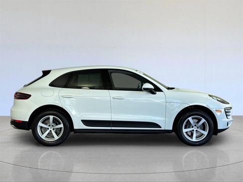 Used 2018 Porsche Macan image 9