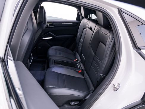 Certified 2022 Porsche Cayenne Turbo GT AWD/4WD image 17