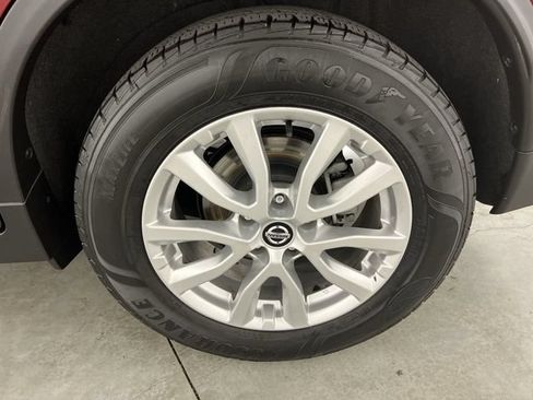 Used 2020 Nissan Rogue SV FWD image 32