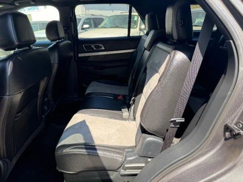 Used 2017 Ford Explorer XLT w/ Equipment Group 202A image 34