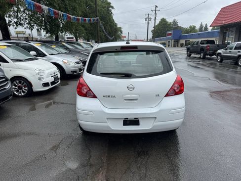 Used 2011 Nissan Versa Hatchback w/ Premium Pkg FWD image 5