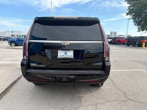 Used 2016 Cadillac Escalade Platinum AWD/4WD image 4