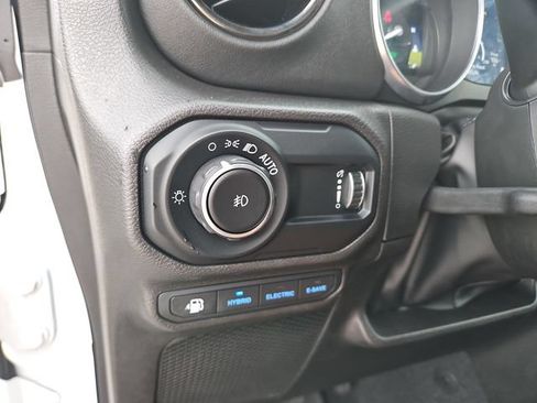 Used 2023 Jeep Wrangler Unlimited Sahara AWD/4WD image 17