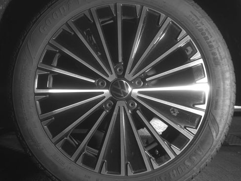 Used 2025 Volkswagen Taos SE FWD image 14