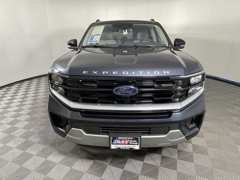 Certified 2025 Ford Expedition Max Platinum w/ Driver's Package AWD/4WD image 8
