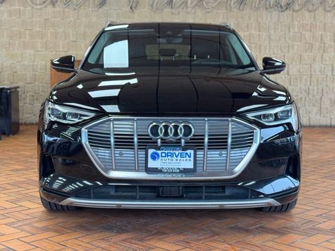 Used 2019 Audi e-tron Prestige w/ Prestige Package image 3