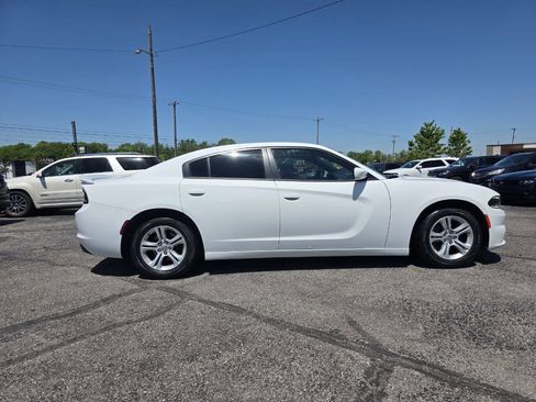 Used 2018 Dodge Charger SXT RWD image 10