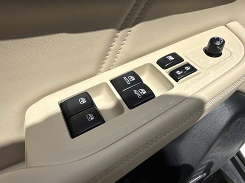Used 2018 Subaru Outback 2.5i Limited AWD/4WD image 23
