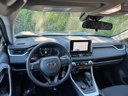 Used 2025 Toyota RAV4 LE image 33
