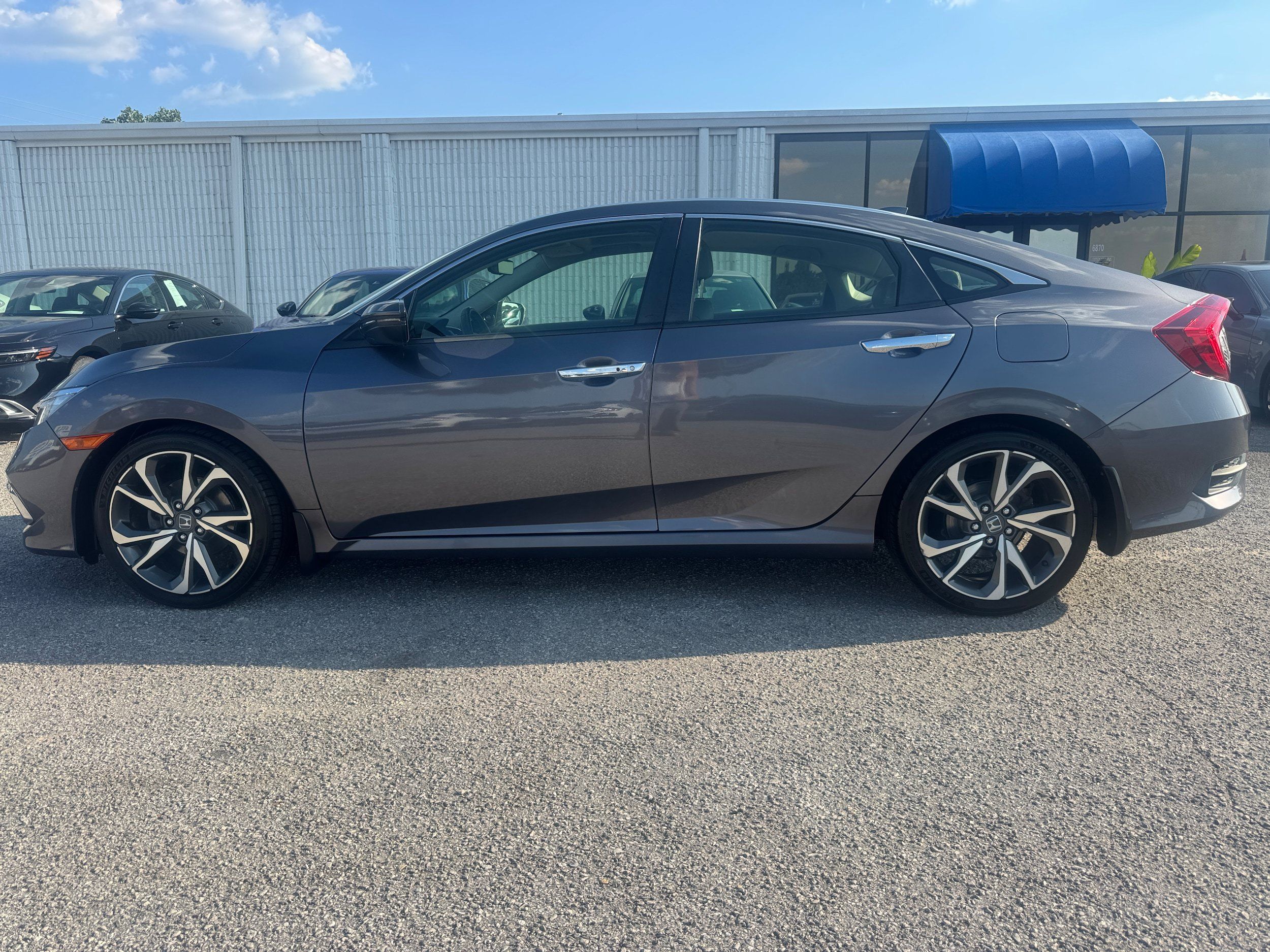 Used 2019 Honda Civic Touring image 4