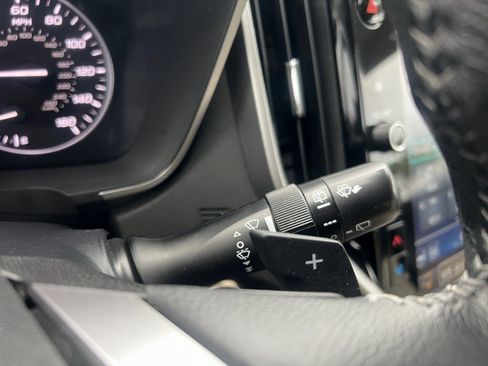 Used 2023 Subaru Ascent Limited image 39