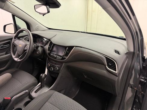 Used 2020 Chevrolet Trax LS FWD image 12