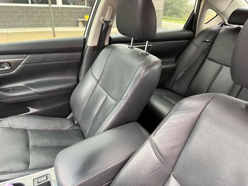 Used 2015 Nissan Altima 2.5 SL w/ Moonroof Package FWD image 13