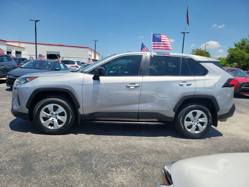 Used 2022 Toyota RAV4 LE FWD image 7