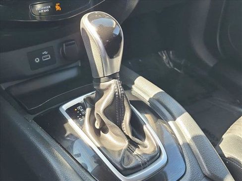 Used 2020 Nissan Rogue SV AWD/4WD image 12