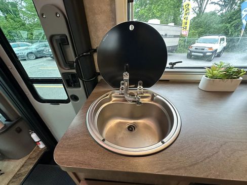 Used 2013 Mercedes-Benz Sprinter 3500 image 31