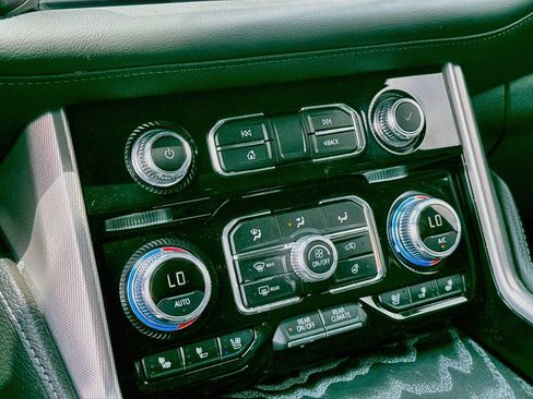 Used 2024 GMC Yukon Denali w/ Advanced Technology Package RWD image 19
