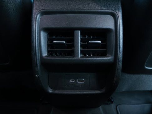 Used 2024 Cadillac XT4 Premium Luxury image 32