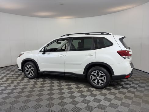 Certified 2023 Subaru Forester Premium AWD/4WD image 8