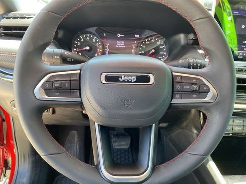 Used 2025 Jeep Compass Trailhawk AWD/4WD image 18