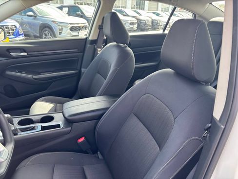 Used 2025 Nissan Altima 2.5 SV FWD image 37