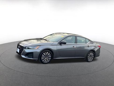 Used 2025 Nissan Altima 2.5 SV image 7