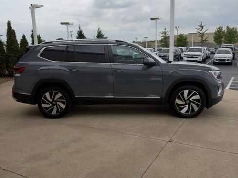 Used 2025 Volkswagen Atlas SEL AWD/4WD image 6