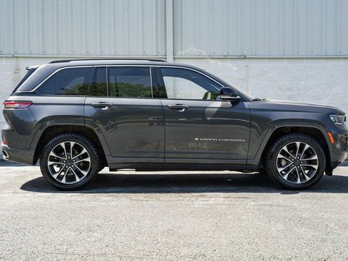 Used 2022 Jeep Grand Cherokee Overland w/ Luxury Tech Group IV image 9
