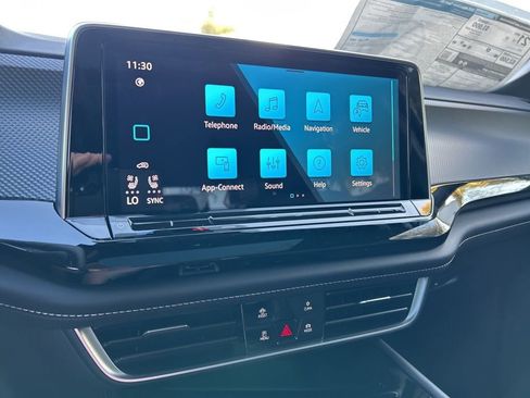 Used 2025 Volkswagen Atlas Cross Sport SEL image 27