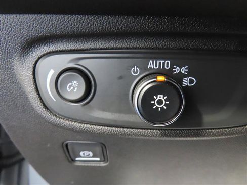 Used 2023 GMC Terrain SLE FWD image 18