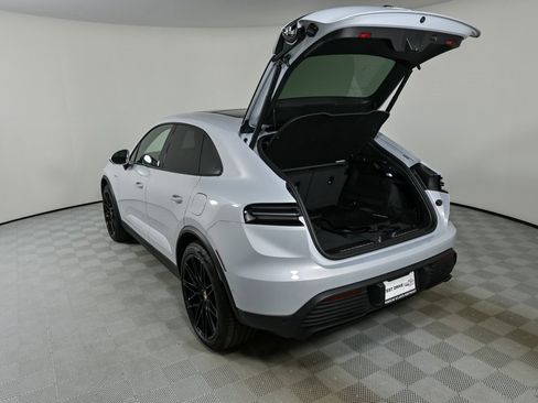 New 2025 Porsche Macan 4 Electric image 33