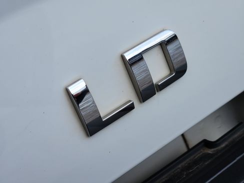 Used 2019 Chevrolet Silverado 1500 LT AWD/4WD image 12