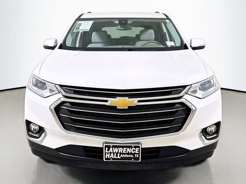 Used 2020 Chevrolet Traverse LT FWD image 2