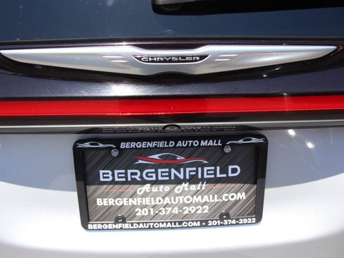 Used 2024 Chrysler Pacifica Touring-L FWD image 68
