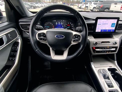Used 2023 Ford Explorer XLT w/ Equipment Group 202A image 6