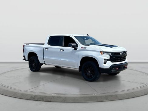 Used 2025 Chevrolet Silverado 1500 LT Trail Boss w/ Protection Package AWD/4WD image 2