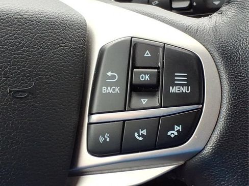Used 2021 Ford Explorer XLT AWD/4WD image 25