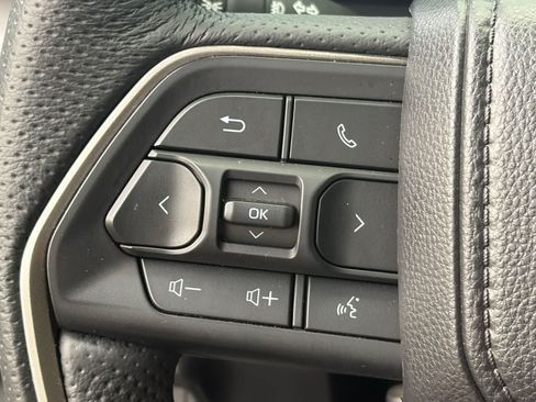 Used 2025 Toyota Tacoma TRD Off-Road AWD/4WD image 11