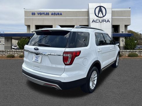 Used 2017 Ford Explorer XLT w/ Equipment Group 201A FWD image 5