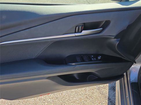 Used 2025 Toyota Camry SE image 17