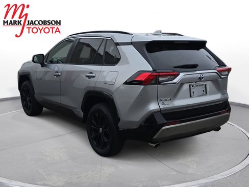 Used 2023 Toyota RAV4 SE image 13