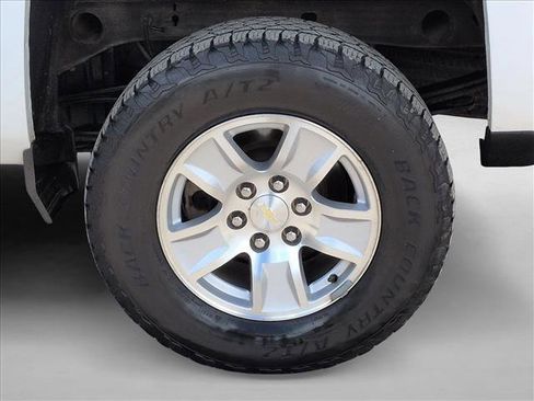 Used 2018 Chevrolet Silverado 1500 LT AWD/4WD image 19