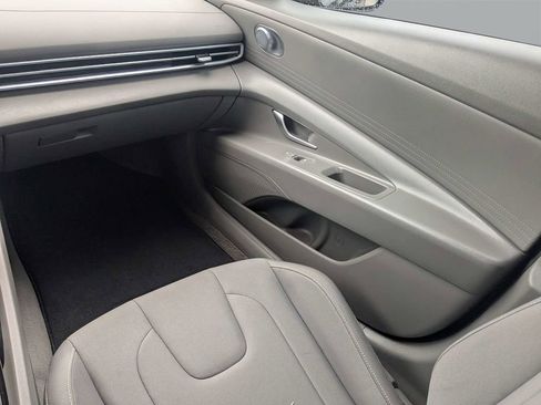Used 2024 Hyundai Elantra SEL FWD image 15