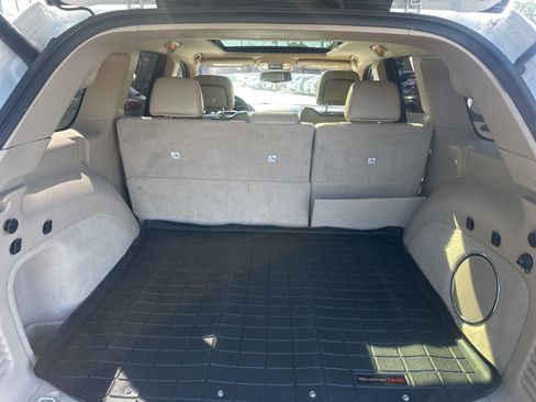 Used 2015 Jeep Grand Cherokee Overland w/ Advanced Technology Group AWD/4WD image 15