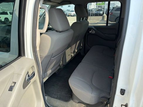 Used 2015 Nissan Frontier SV w/ SV Value Truck Package AWD/4WD image 14