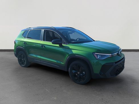 New 2026 Volkswagen Taos SE image 7