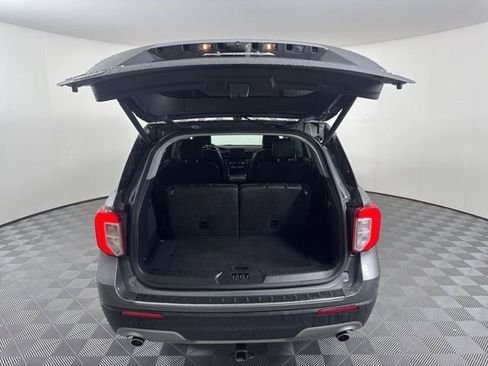 Used 2022 Ford Explorer Limited w/ Equipment Group 301A AWD/4WD image 13