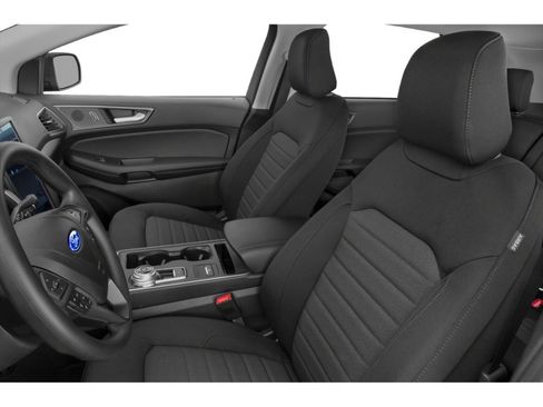 Used 2021 Ford Edge SE image 4
