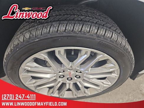 New 2026 GMC Yukon XL Denali AWD/4WD image 9