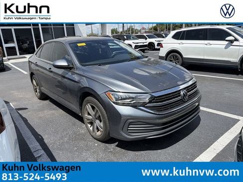 Used 2023 Volkswagen Jetta SE image 1